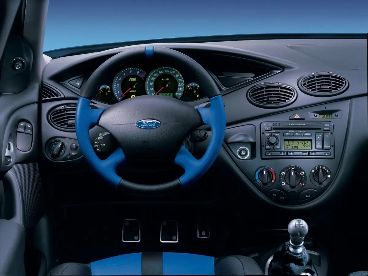 Ford Focus RS I Хэтчбек 3 дв. — сүрөт 5
