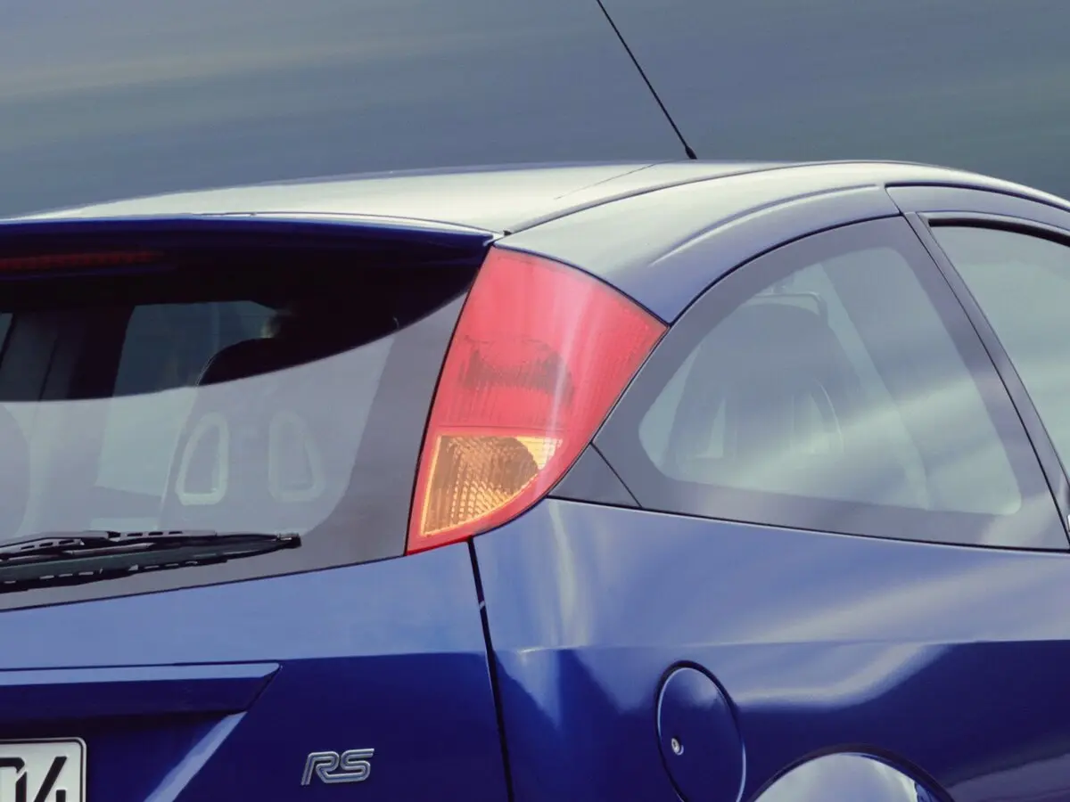 Ford Focus RS I Хэтчбек 3 дв. — сүрөт 8