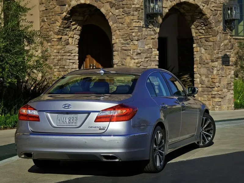 Hyundai Genesis I Рестайлинг Седан — фото 4