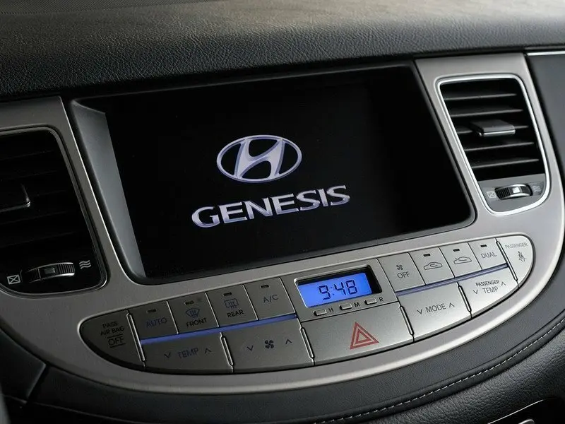 Hyundai Genesis I Рестайлинг Седан — фото 14