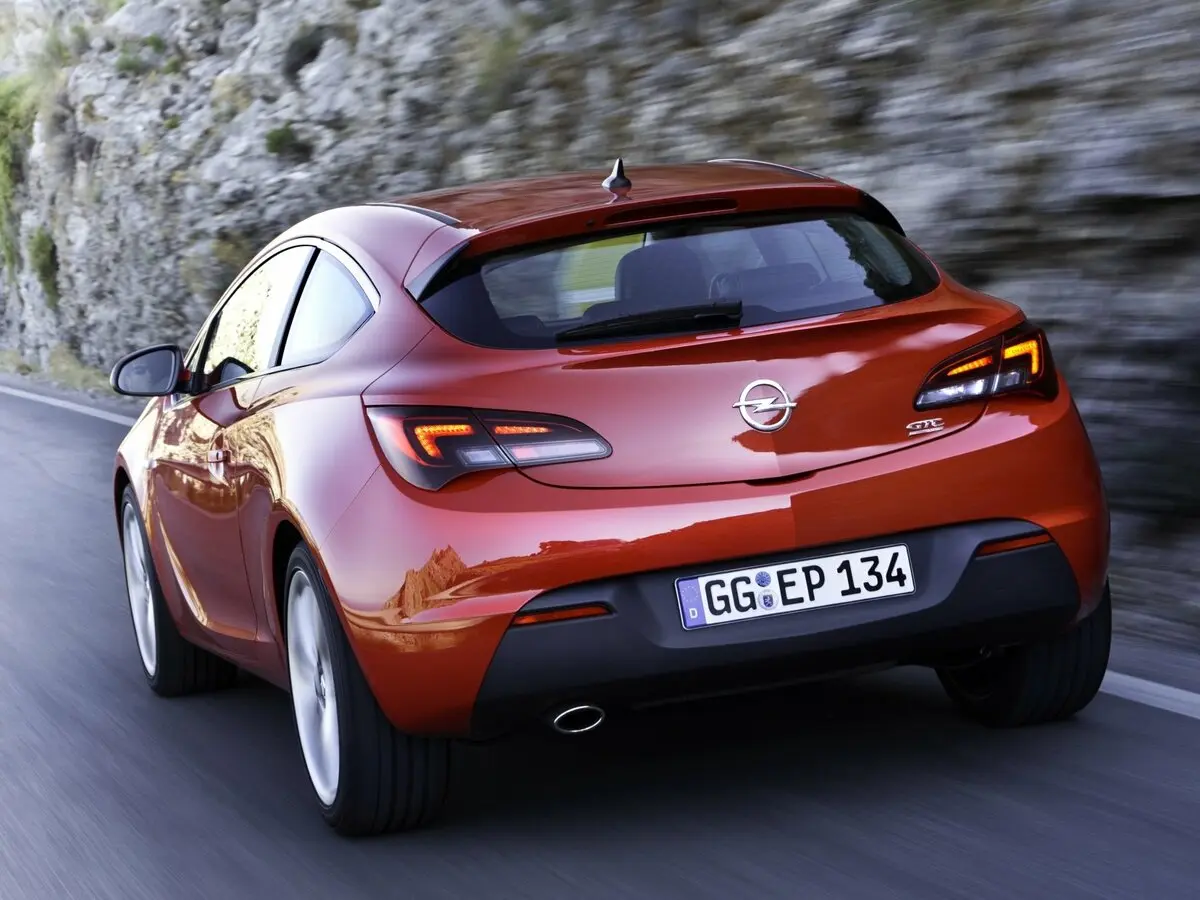 Opel Astra J Рестайлинг Хэтчбек 3 дв. GTC — фото 4