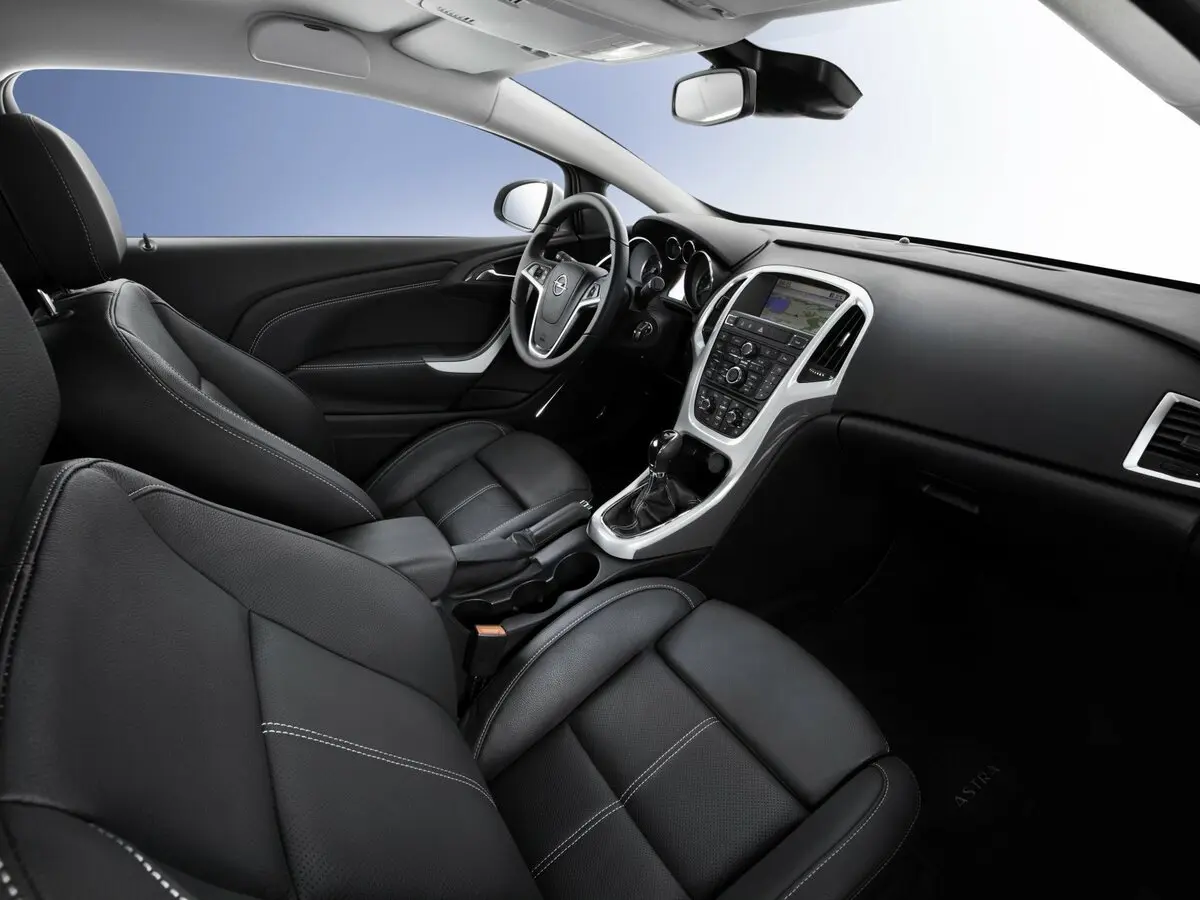 Opel Astra J Рестайлинг Хэтчбек 3 дв. GTC — фото 7