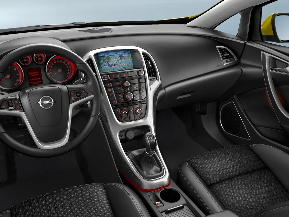 Opel Astra J Рестайлинг Хэтчбек 3 дв. GTC — фото 8
