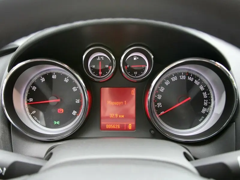 Opel Astra J Рестайлинг Хэтчбек 3 дв. GTC — фото 9