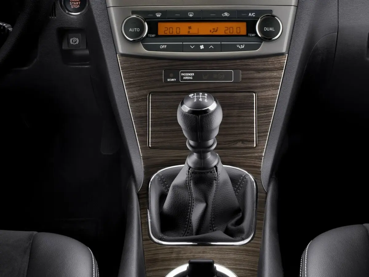 Toyota Avensis III Рестайлинг Седан — сүрөт 9