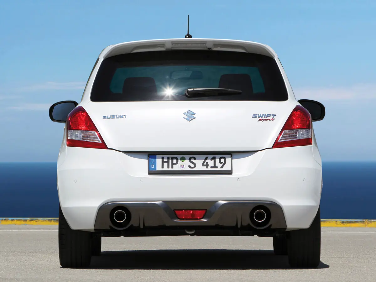 Suzuki Swift IV Хэтчбек 3 дв. — 照片 4