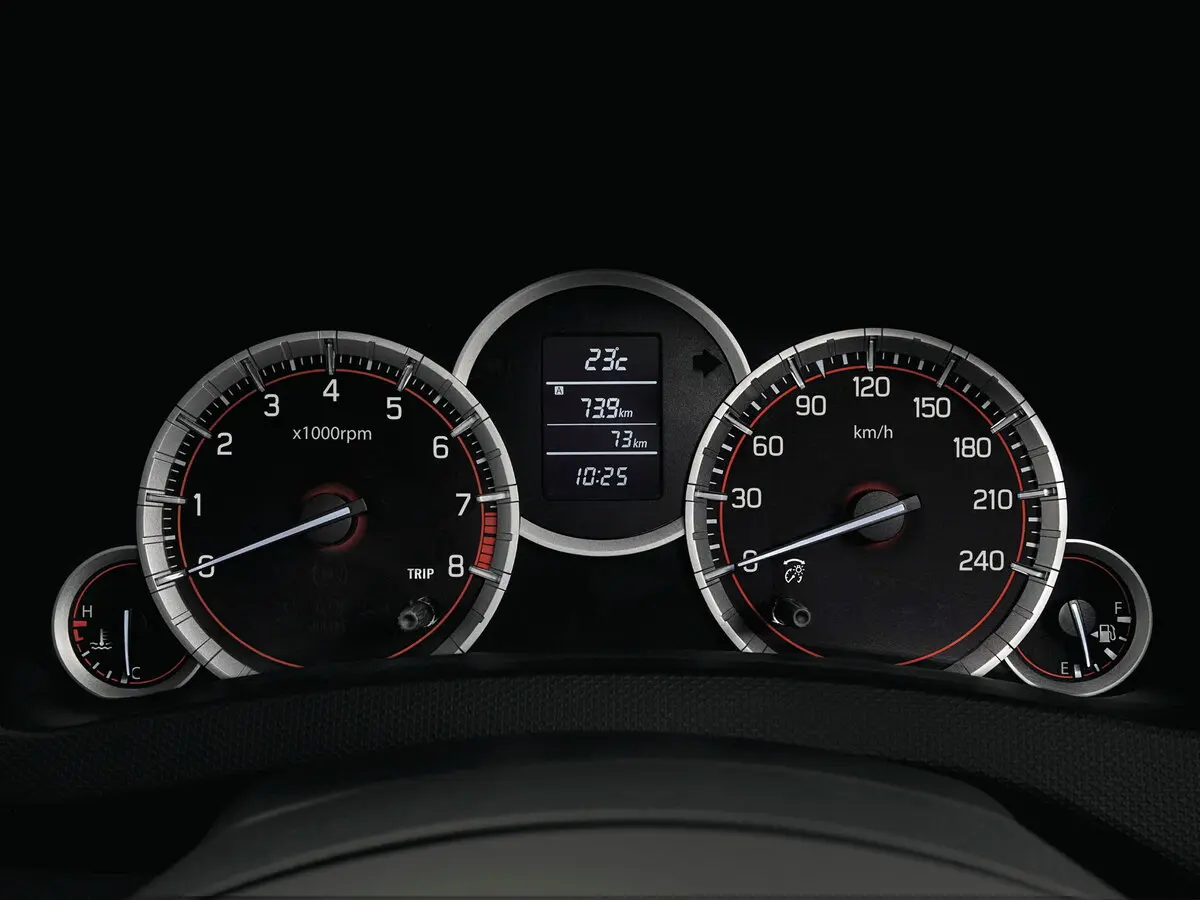 Suzuki Swift IV Хэтчбек 3 дв. — 照片 8