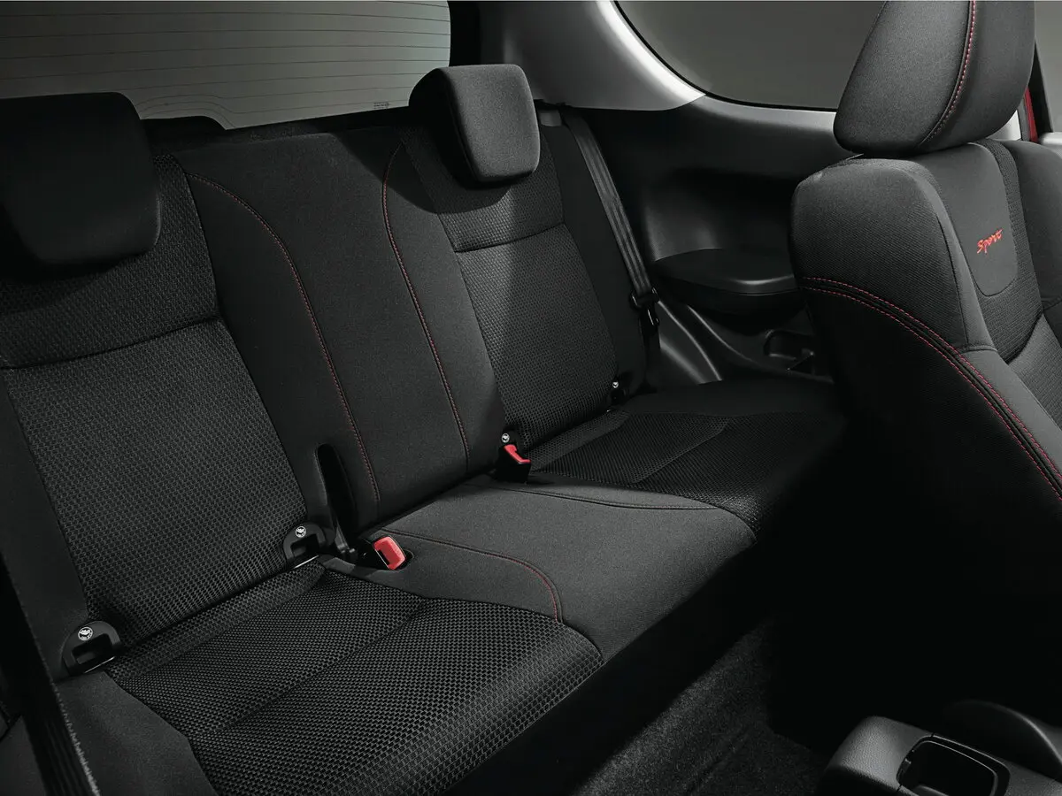 Suzuki Swift IV Хэтчбек 3 дв. — 照片 9