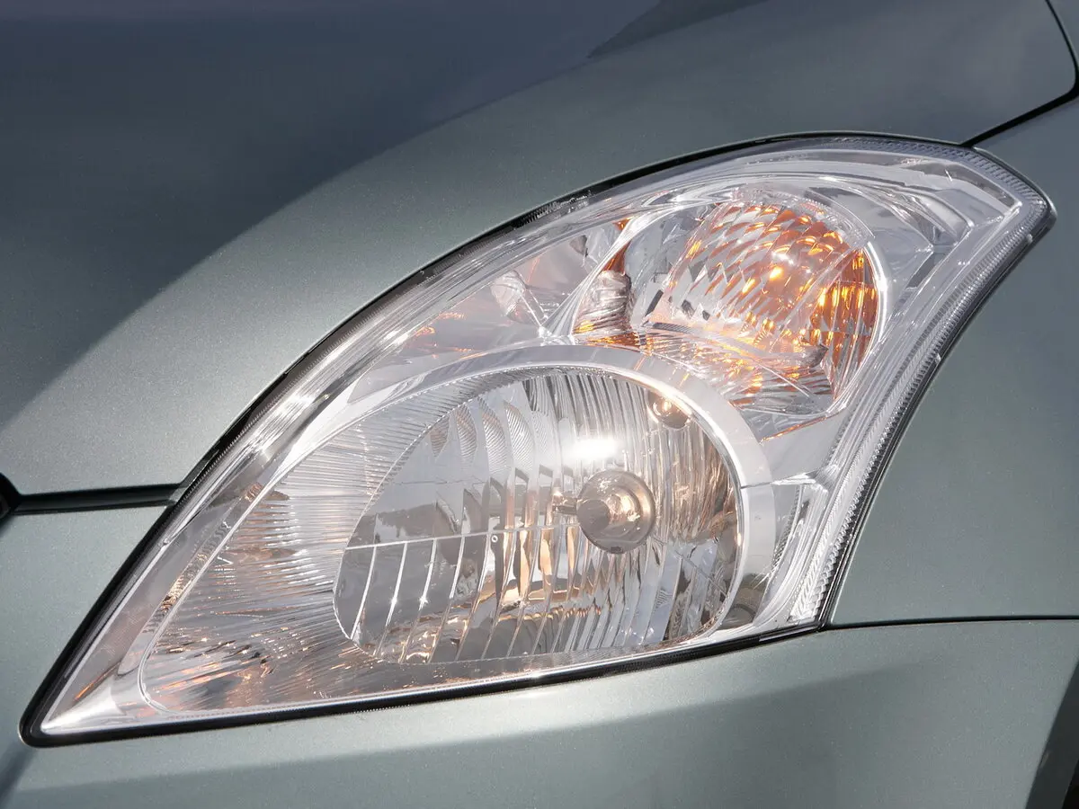 Suzuki Swift IV Хэтчбек 3 дв. — 照片 11
