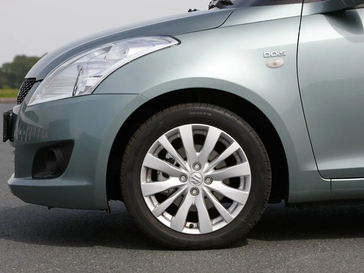 Suzuki Swift IV Хэтчбек 3 дв. — 照片 14
