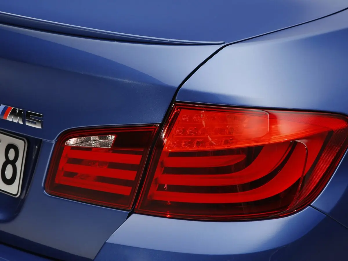 BMW M5 V (F10) Седан — сүрөт 16