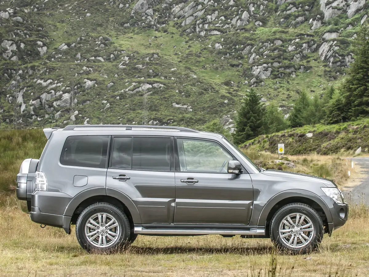 Mitsubishi Pajero IV Рестайлинг 1 Внедорожник 5 дв. — сүрөт 2