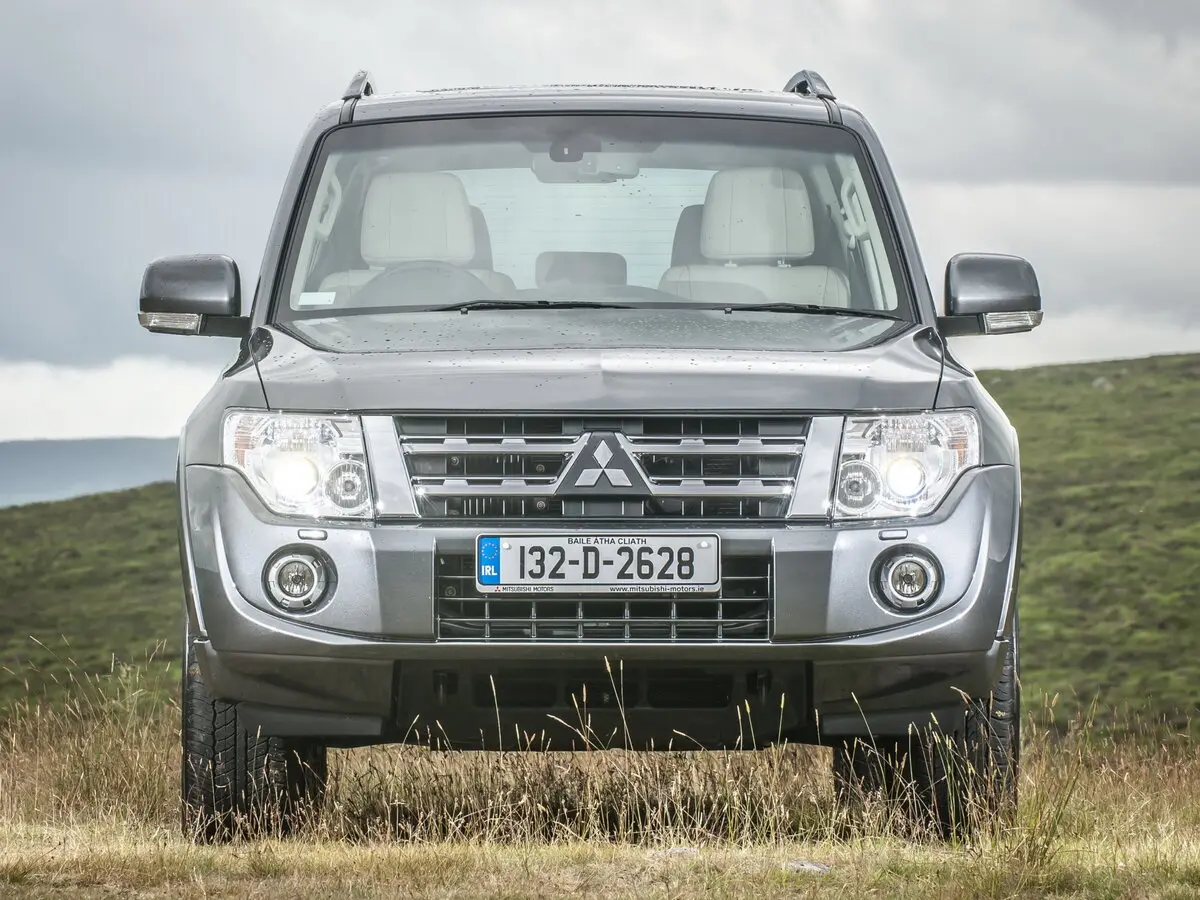 Mitsubishi Pajero IV Рестайлинг 1 Внедорожник 5 дв. — сүрөт 3