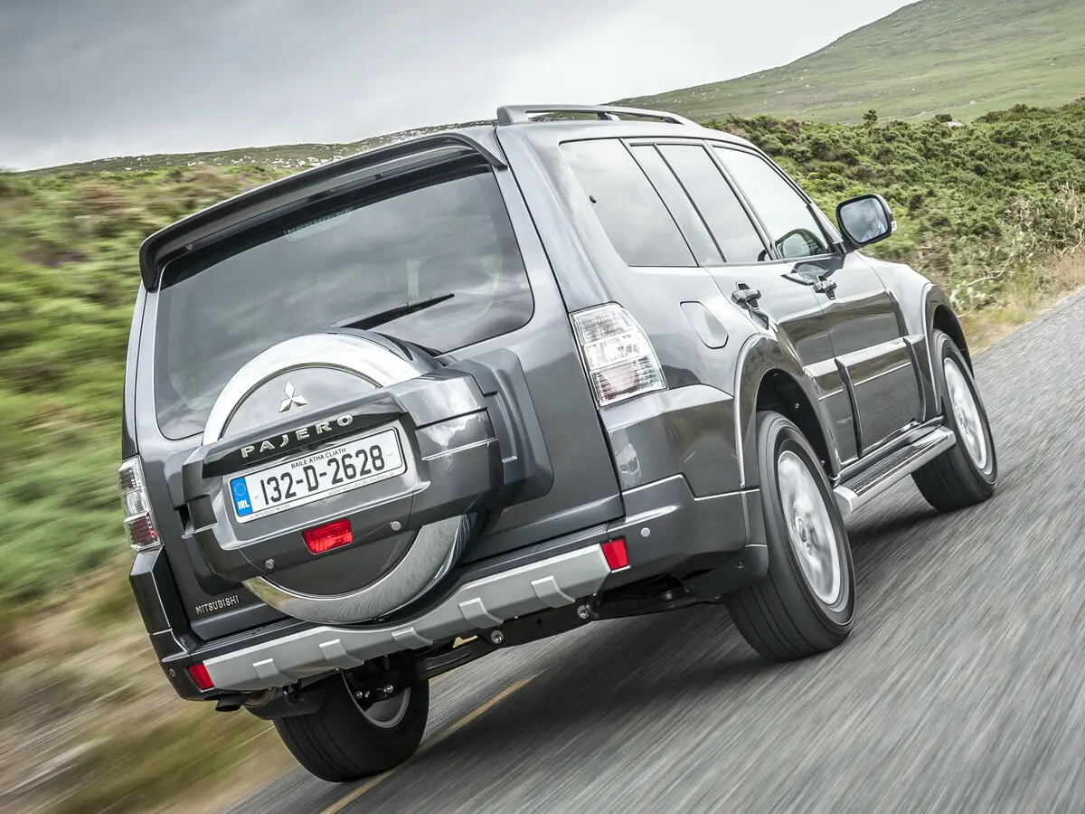 Mitsubishi Pajero IV Рестайлинг 1 Внедорожник 5 дв. — сүрөт 4