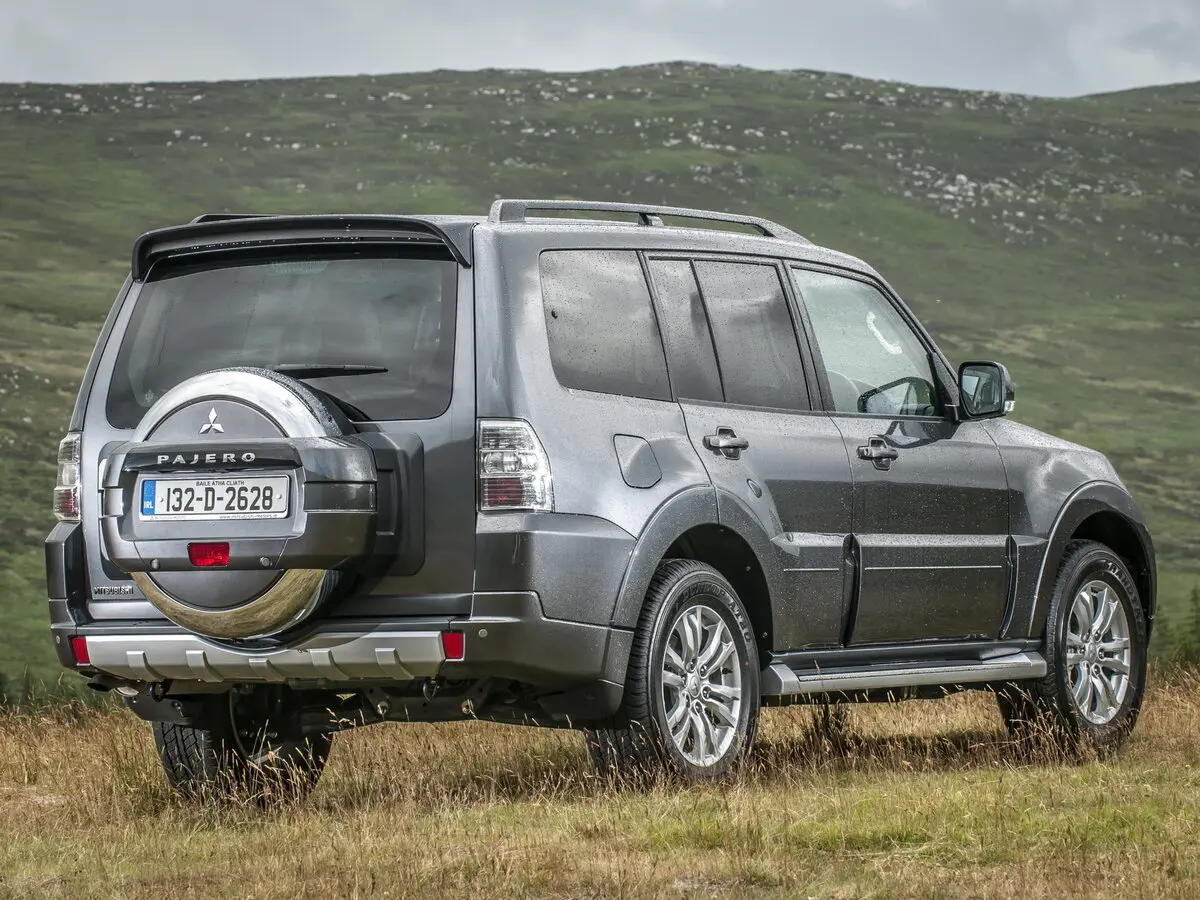 Mitsubishi Pajero IV Рестайлинг 1 Внедорожник 5 дв. — сүрөт 5