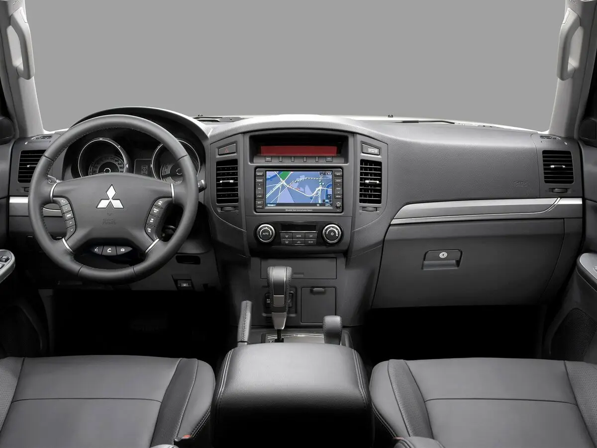 Mitsubishi Pajero IV Рестайлинг 1 Внедорожник 5 дв. — сүрөт 6