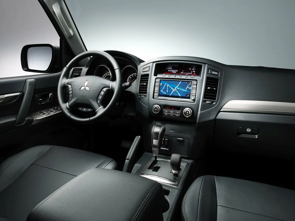 Mitsubishi Pajero IV Рестайлинг 1 Внедорожник 5 дв. — сүрөт 7