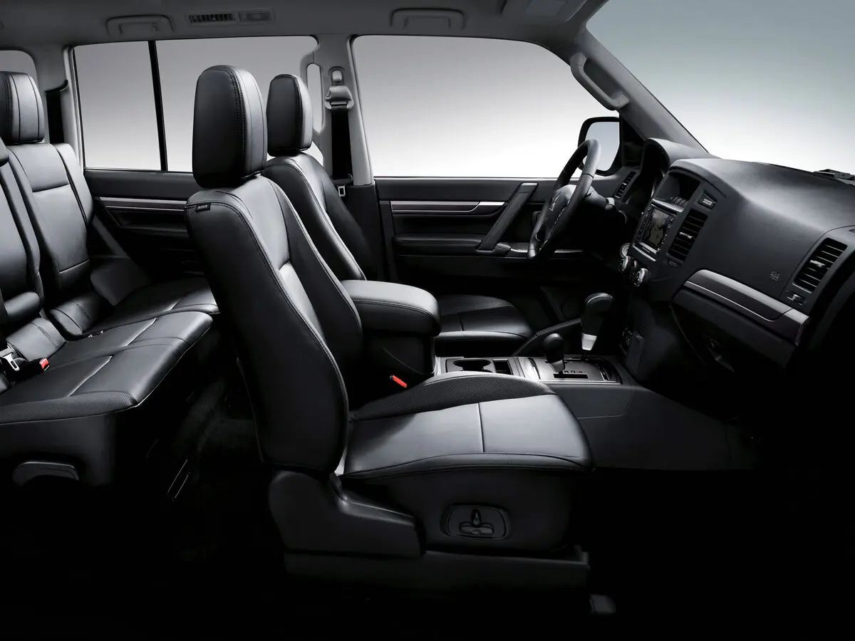 Mitsubishi Pajero IV Рестайлинг 1 Внедорожник 5 дв. — сүрөт 8