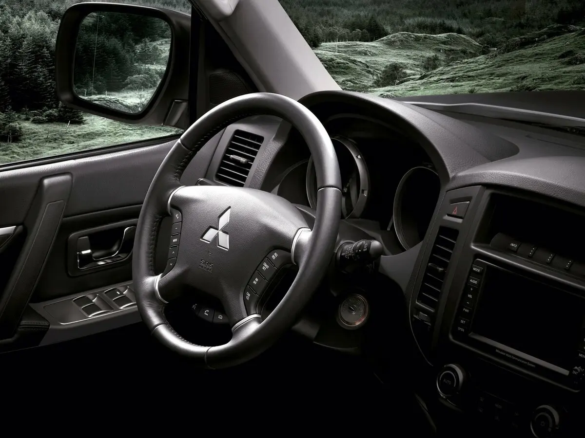 Mitsubishi Pajero IV Рестайлинг 1 Внедорожник 5 дв. — сүрөт 10