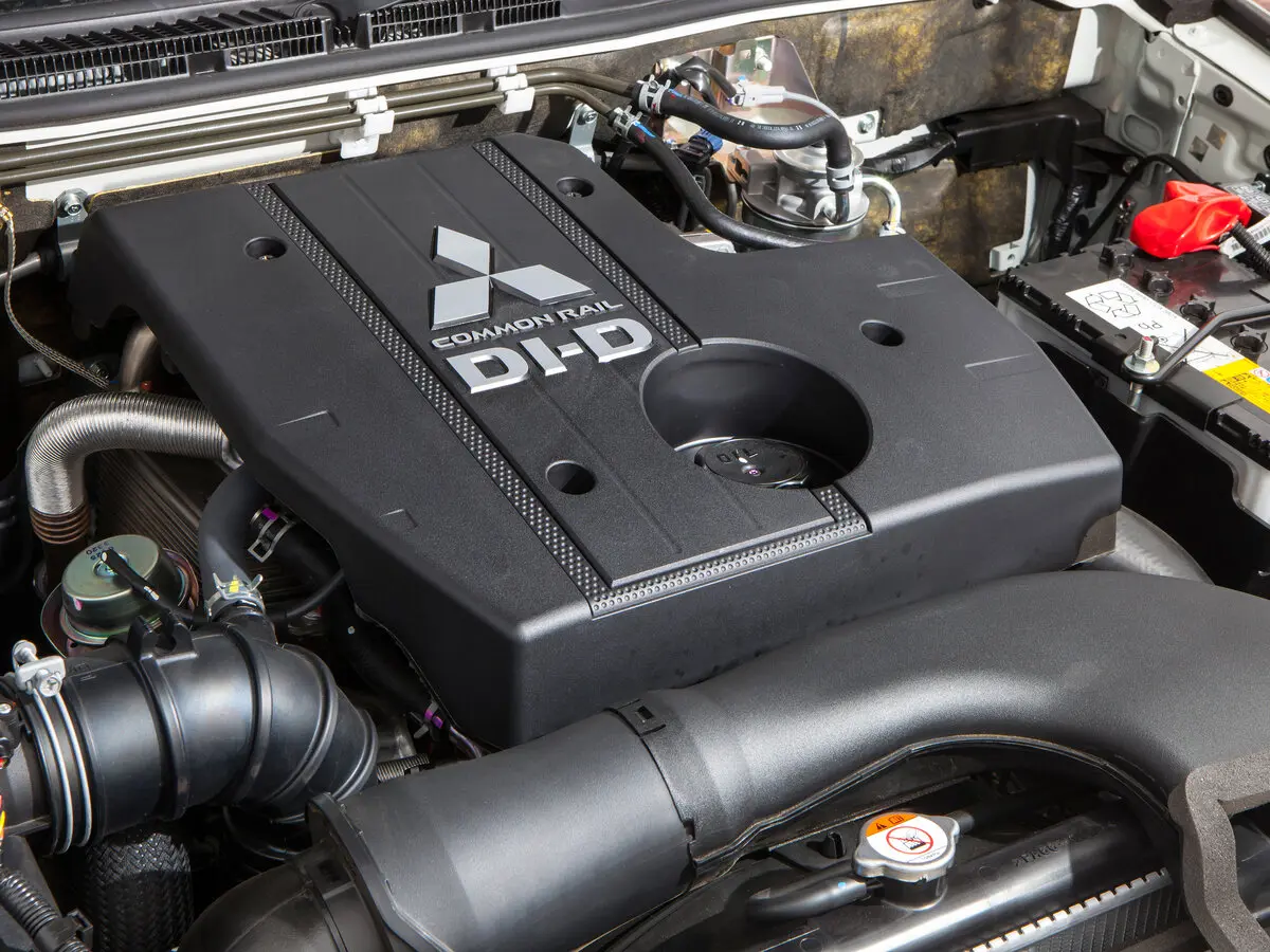 Mitsubishi Pajero IV Рестайлинг 1 Внедорожник 5 дв. — сүрөт 13