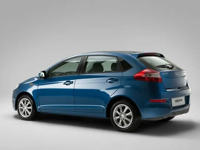 Chery Very (A13) 2011 – 2014 Хэтчбек 5 дв. — 照片 3