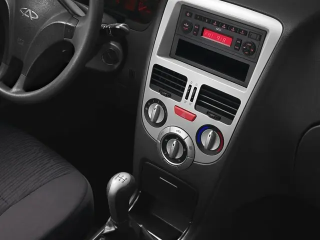 Chery Very (A13) 2011 – 2014 Хэтчбек 5 дв. — 照片 9