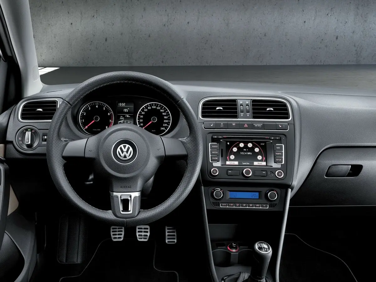 Volkswagen Polo V Хэтчбек 5 дв. Cross — фото 5