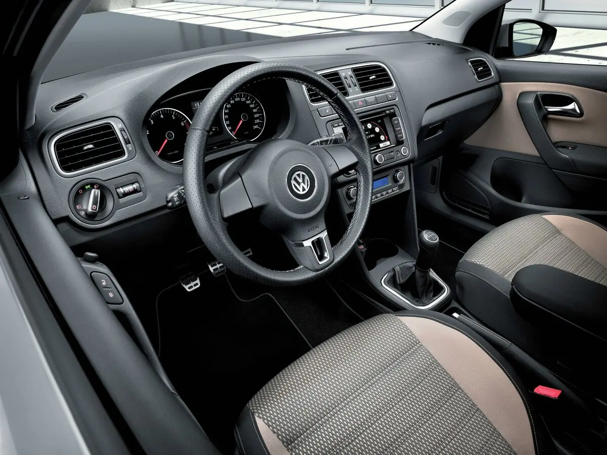 Volkswagen Polo V Хэтчбек 5 дв. Cross — фото 7