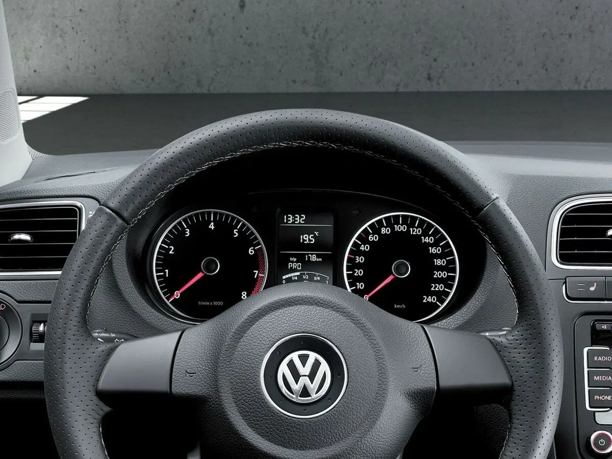 Volkswagen Polo V Хэтчбек 5 дв. Cross — фото 8