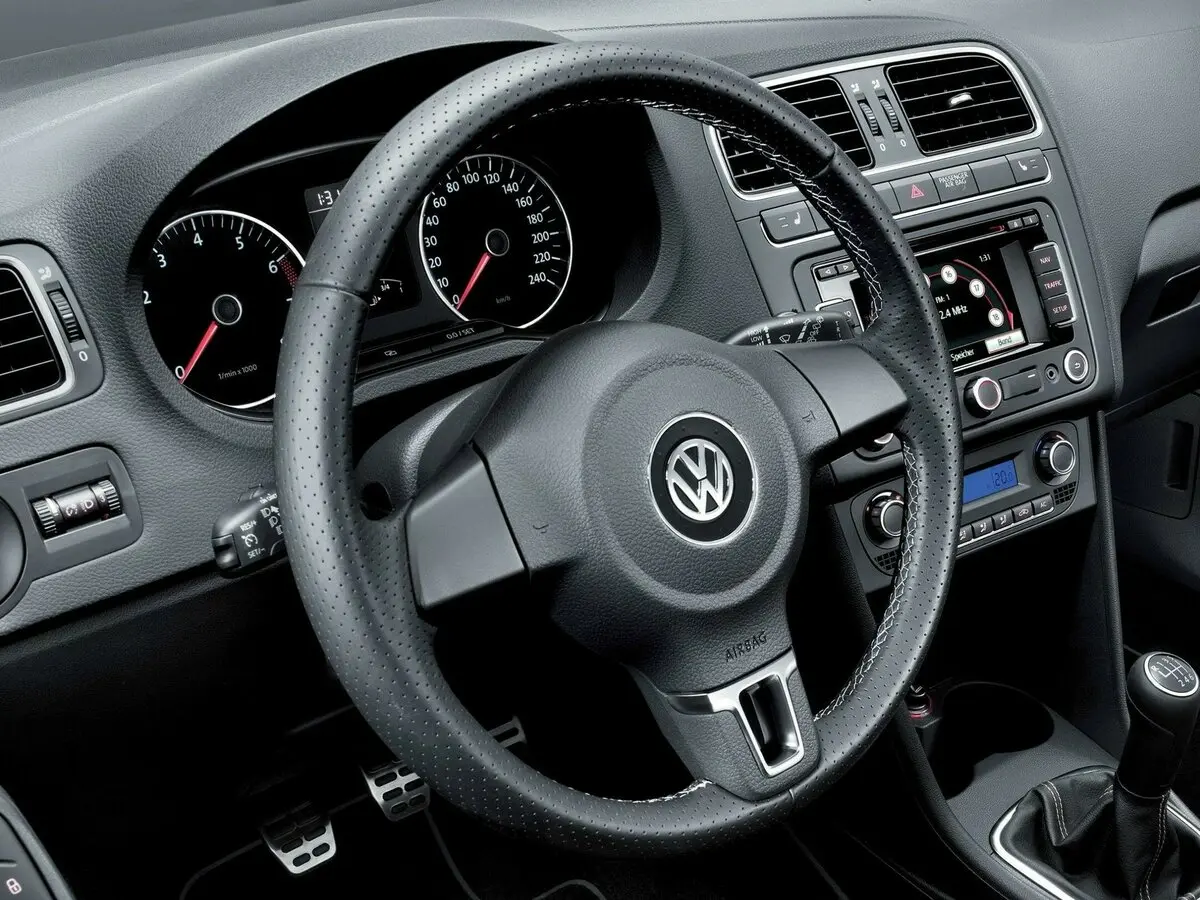 Volkswagen Polo V Хэтчбек 5 дв. Cross — фото 9