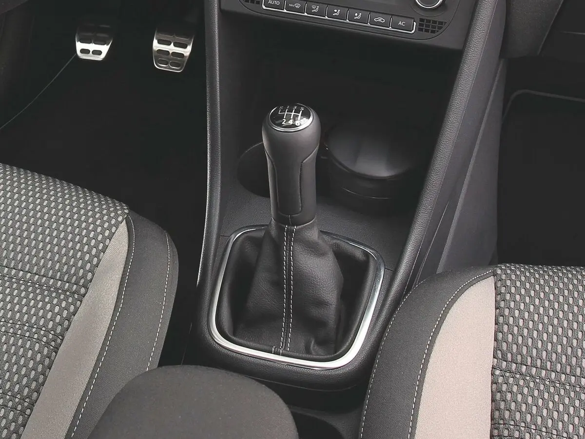 Volkswagen Polo V Хэтчбек 5 дв. Cross — фото 11