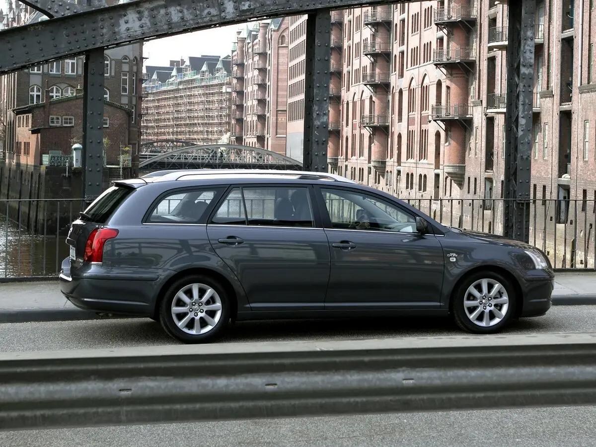 Toyota Avensis II Универсал 5 дв. — 照片 2