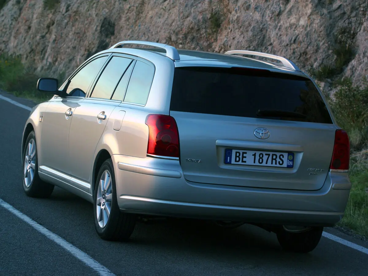 Toyota Avensis II Универсал 5 дв. — 照片 4