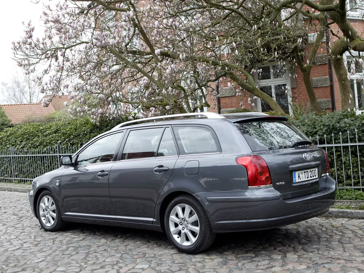 Toyota Avensis II Универсал 5 дв. — 照片 5