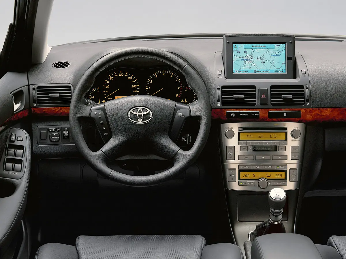 Toyota Avensis II Универсал 5 дв. — 照片 6