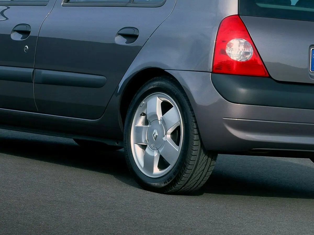 Renault Clio II Рестайлинг Хэтчбек 5 дв. — сүрөт 12