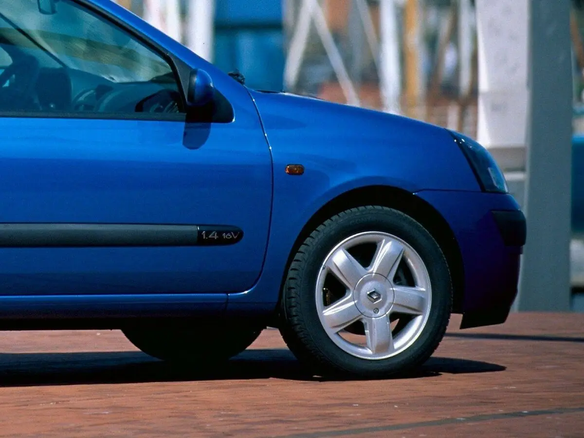 Renault Clio II Рестайлинг Хэтчбек 3 дв. — сүрөт 7
