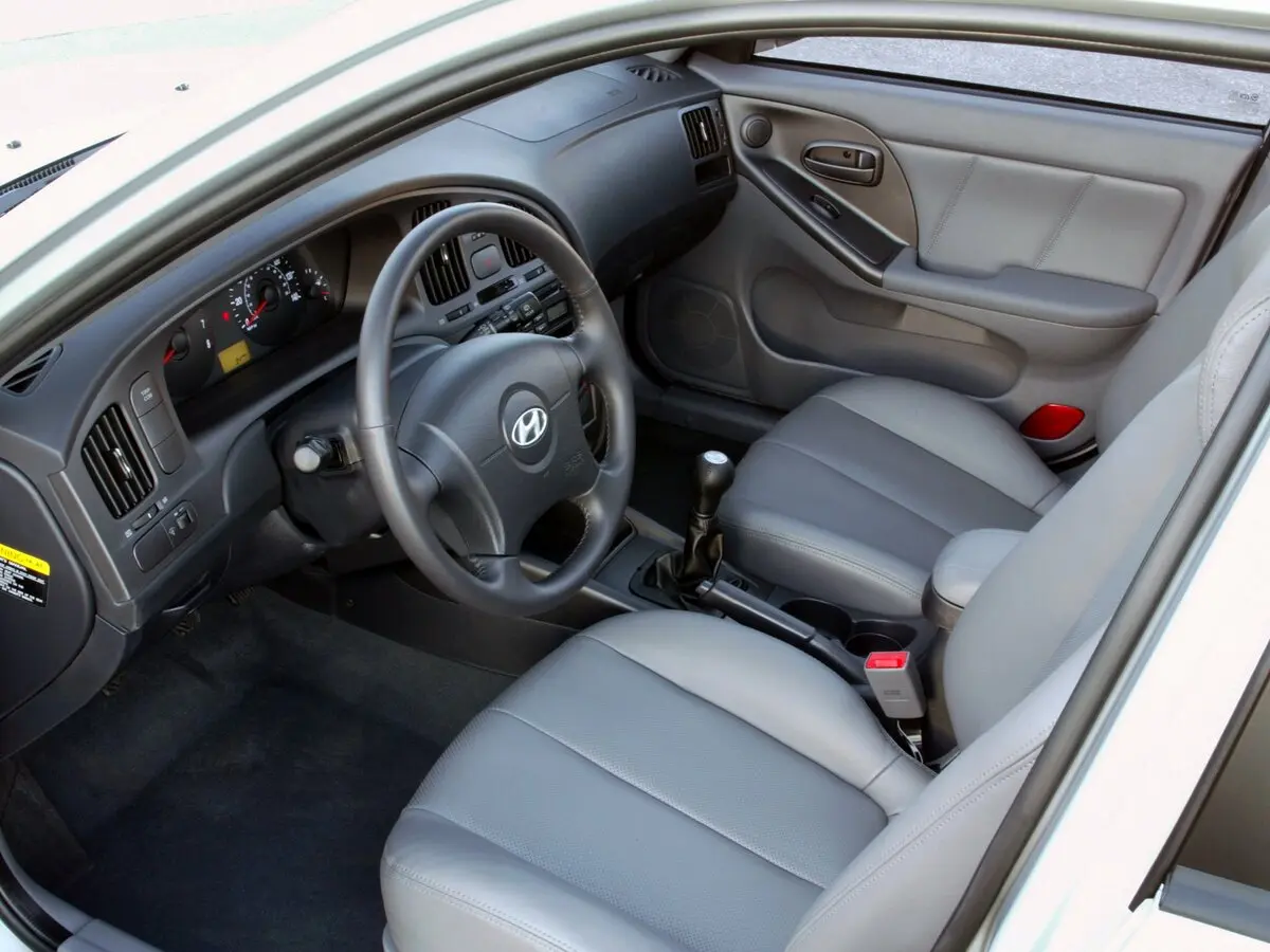 Hyundai Elantra III (XD2) Рестайлинг Лифтбек — сүрөт 5