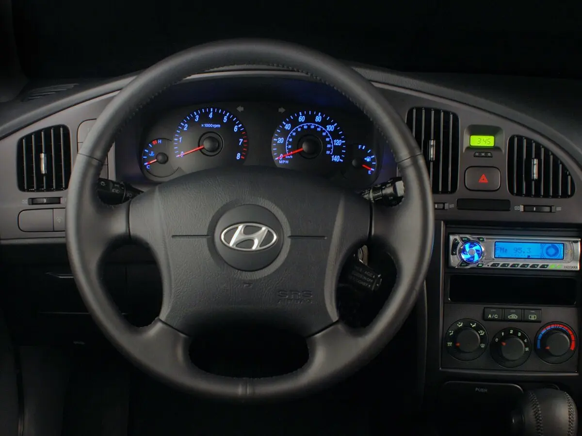 Hyundai Elantra III (XD2) Рестайлинг Лифтбек — сүрөт 6