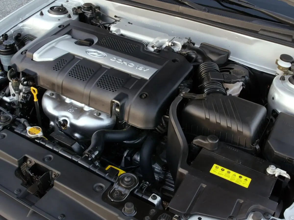 Hyundai Elantra III (XD2) Рестайлинг Лифтбек — сүрөт 7