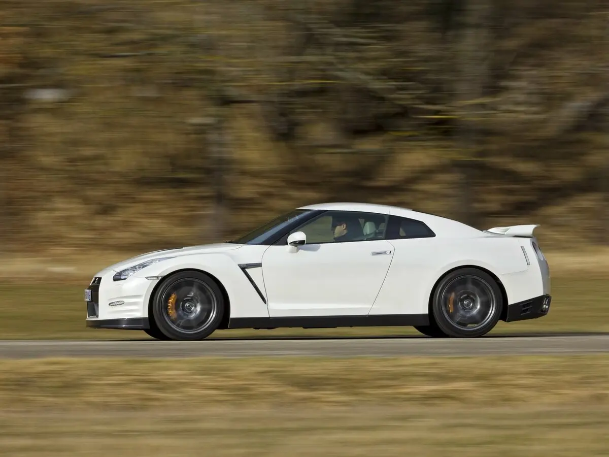 Nissan GT-R I Рестайлинг 1 Купе — сүрөт 2