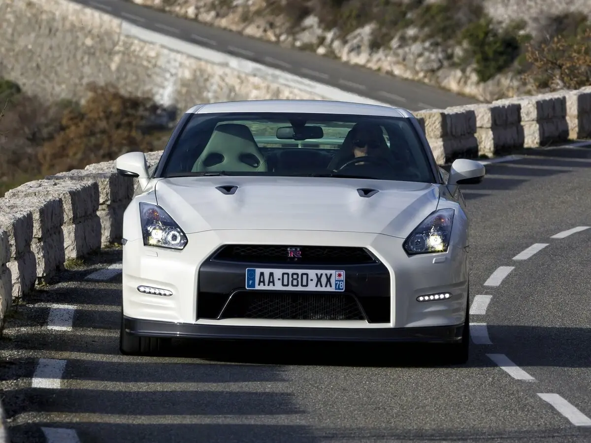 Nissan GT-R I Рестайлинг 1 Купе — сүрөт 3