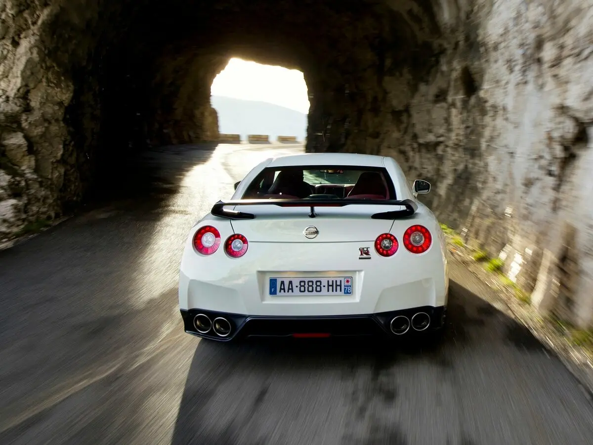 Nissan GT-R I Рестайлинг 1 Купе — сүрөт 4