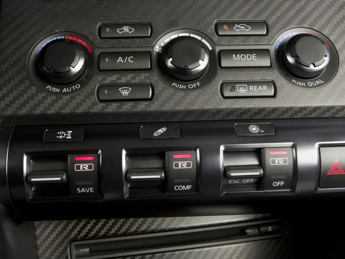 Nissan GT-R I Рестайлинг 1 Купе — сүрөт 16