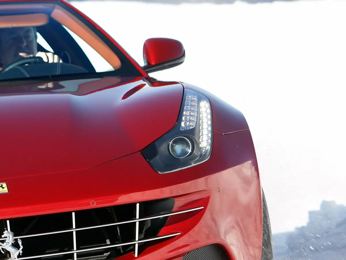 Ferrari FF 2011 – 2016 Хэтчбек 3 дв. — 照片 16