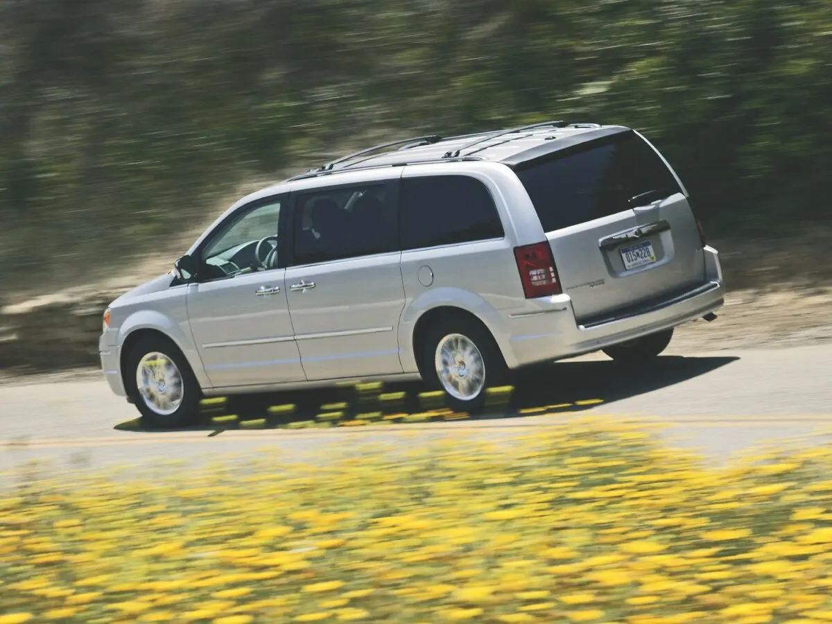 Chrysler Town & Country V Минивэн — сүрөт 4