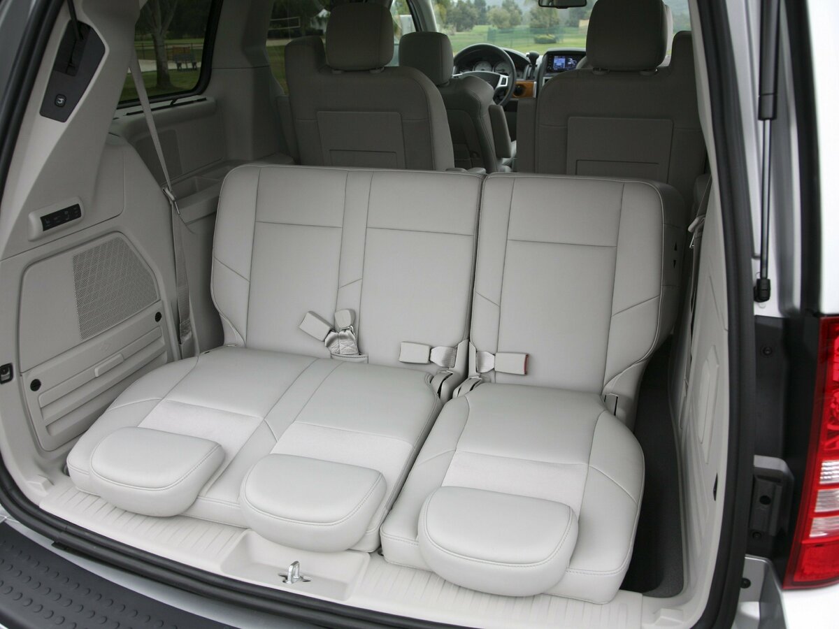 Chrysler Town & Country V Минивэн