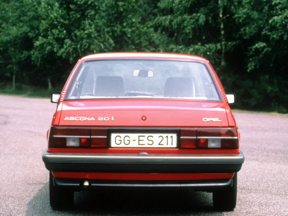 Opel Ascona C Седан — сүрөт 4