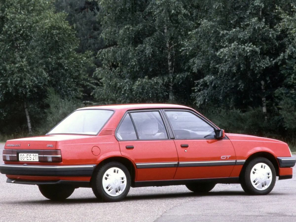 Opel Ascona C Седан — сүрөт 5