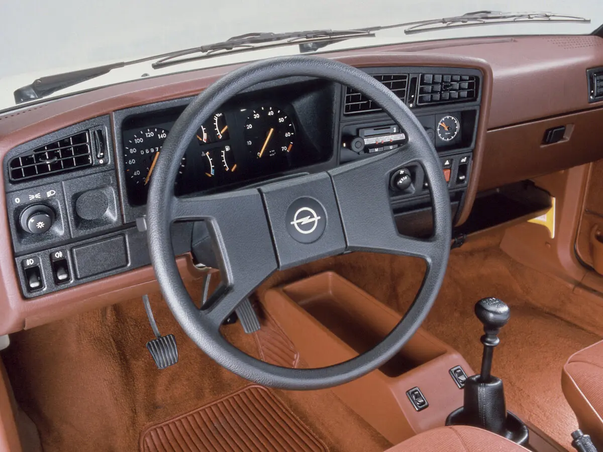 Opel Ascona C Седан — сүрөт 7